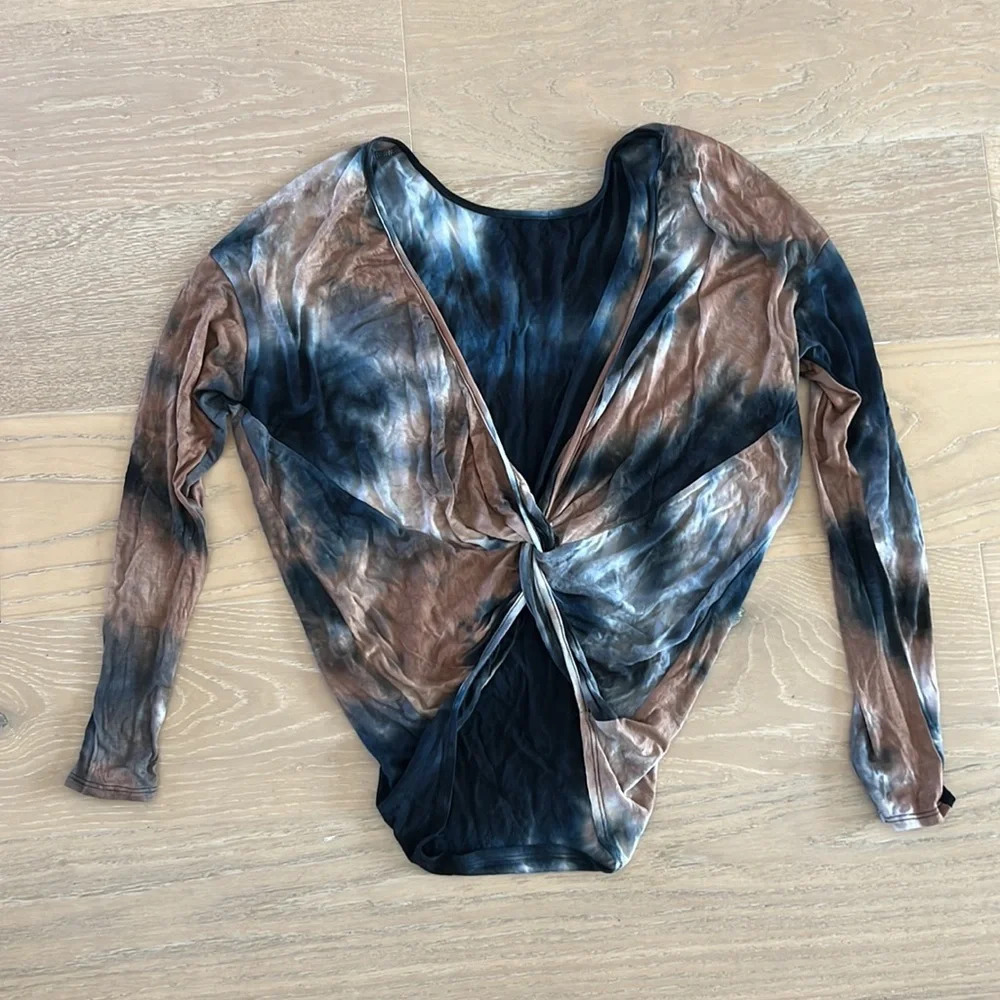 Savvi Athleisure Long Sleeve Tie Dye Open Back Tshirt Tee Brown Blue Pickleball - Picture 5 of 9